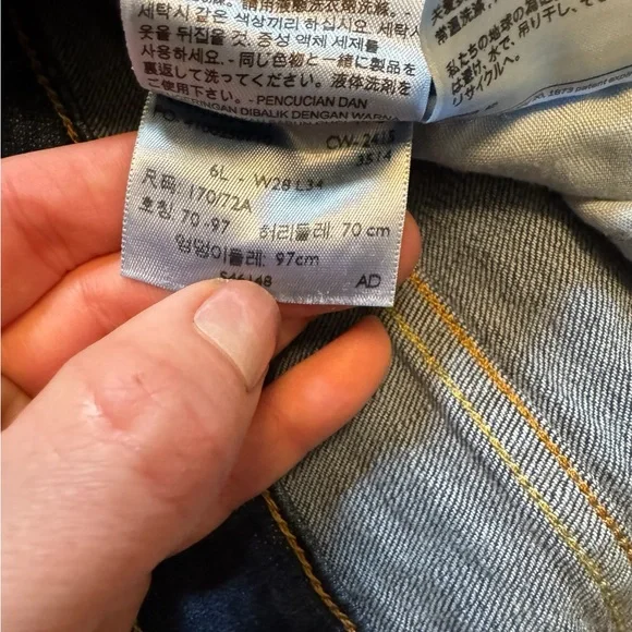 Like New Woman’s Levi’s Jeans - Picture 7 of 10